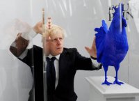 london-mayor-boris-johnson-with-a-sculpture-of-a-blue-cockerel-as-he-picture-id808793936.jpg