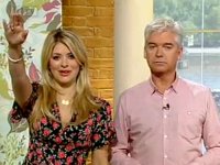 holly-willoughby-pic-screengrab-786138130.jpg