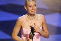 gwyneth-paltrow-crying-after-receiving-an-oscar-pic-getty-images-634733872.jpg