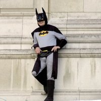 0188F3B80000044D-5847685-Fathers_4_Justice_campaigner_Jason_Hatch_dressed_as_Batman_stand-a-2_...jpg