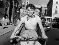 Audrey_Hepburn_and_Gregory_Peck_on_Vespa_in_Roman_Holiday_trailer.jpg