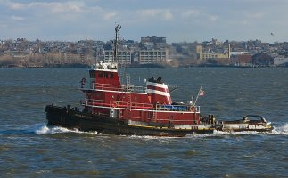 800px-Tug_Boat_NY_1.jpg