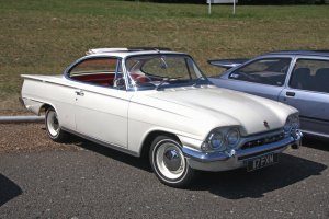 Ford_Consul_Capri_-_Flickr_-_exfordy_(1).jpg