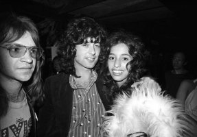 jimmy-page-lori-maddox-1.jpg