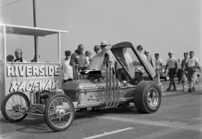 munsters-dragula-at-riverside-raceway-in-1965-getty-1024x704-1-2.png