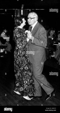 the-prime-minister-mr-james-callaghan-and-his-wife-audrey-on-the-dance-G90NT5.jpg