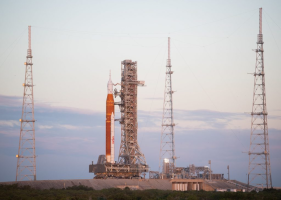 SLS/Artemis stack approaching hard-down at pad 39B.