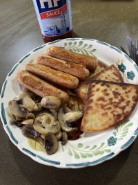 A lovely plate of 4 veggie Richmond sausages, 3 tattie scones and chopped fried mushrooms. A bottle of HP sauce lurks in the background. 