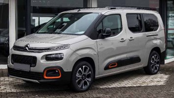 Citroën_Berlingo_XL_BlueHDi_130_EAT8_Shine_XTR_(III)_–_f_02012021.jpg