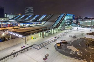 railwaysstation-metros-reading-uk-schreder-senso-reading-station-1920x1080-1.jpg