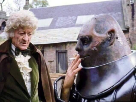 Sontaran having a ciggie, chatting to Jon Pertwee in full Who outfit.