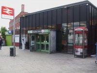 Streatham_station_building.JPG