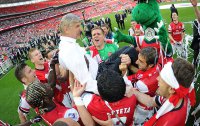 The-Arsenal-squad-throw-m-011.jpg