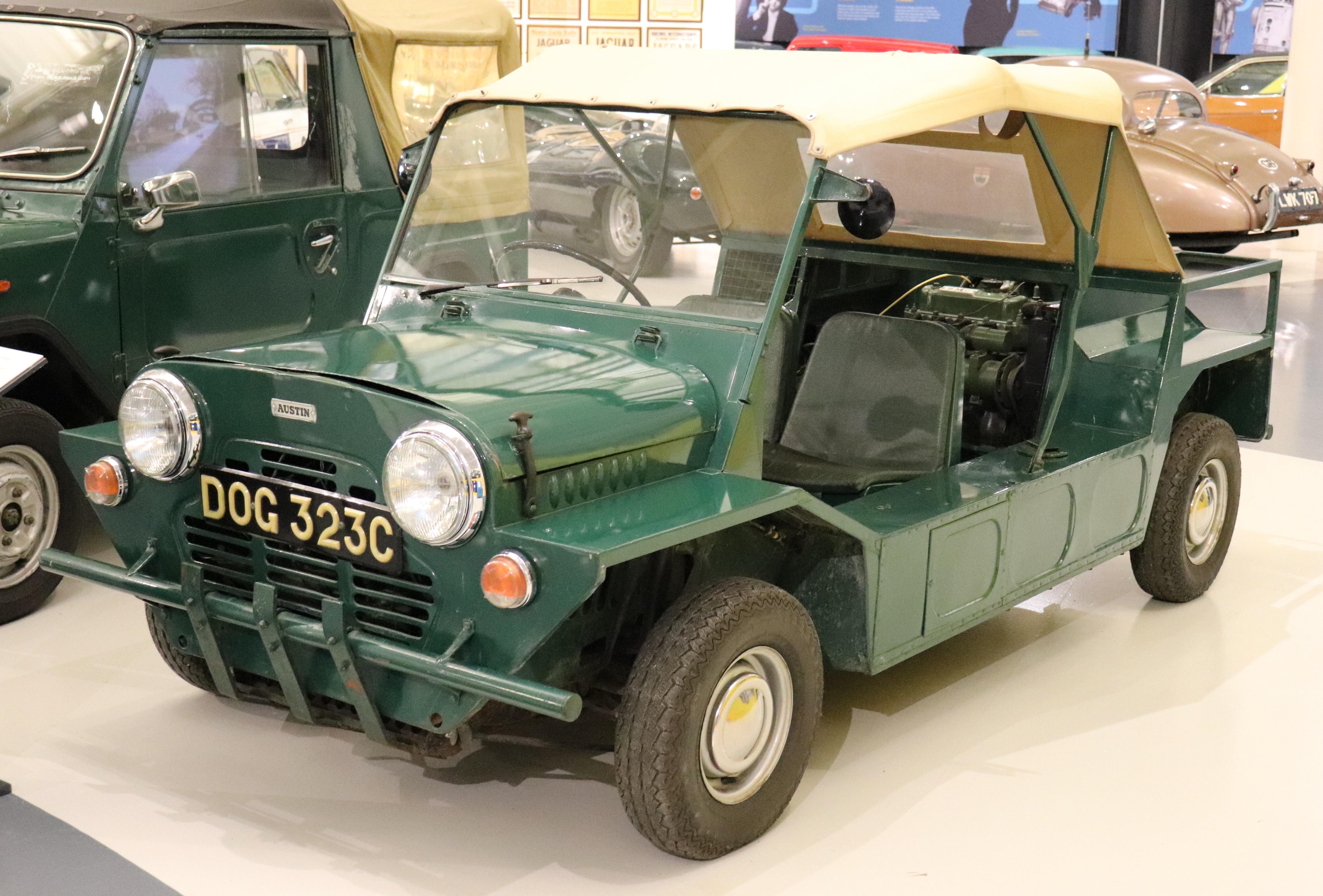 1962_Austin_Mini_%27Twini%27_Moke_850cc_Front.jpg