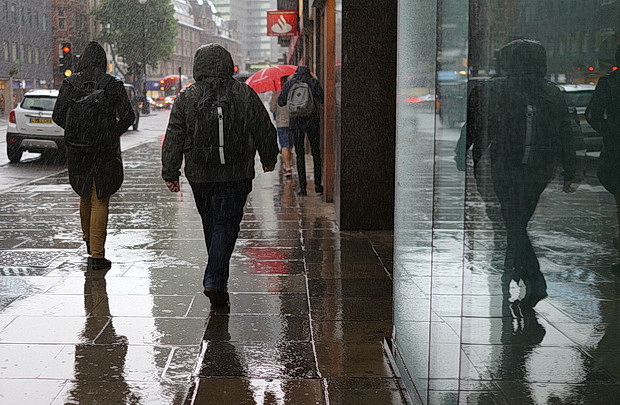 rainy-day-london-umbrellas-07.jpg