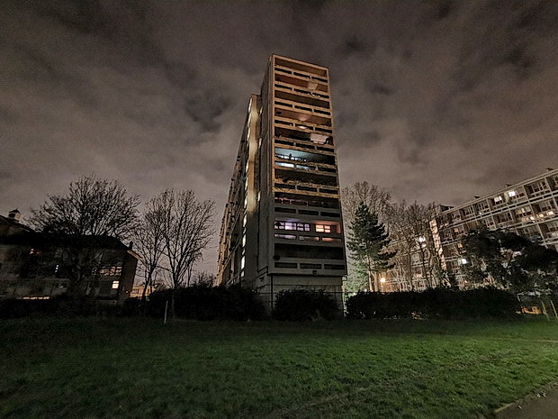 In photos: Wyck Gardens and the Barrington Road tower blocks at night, Jan 2020