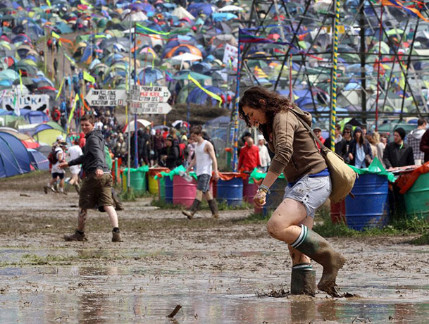 Glastonbury-puddle-001.jpg