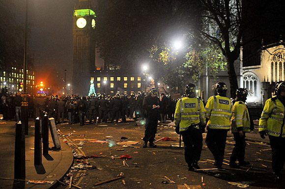 parliament-student-protest-103.jpg