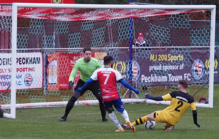 In photos: Peckham Town defeat Bromleians 3-0 an an extra-breezy, chuffing cold Saturday afternoon