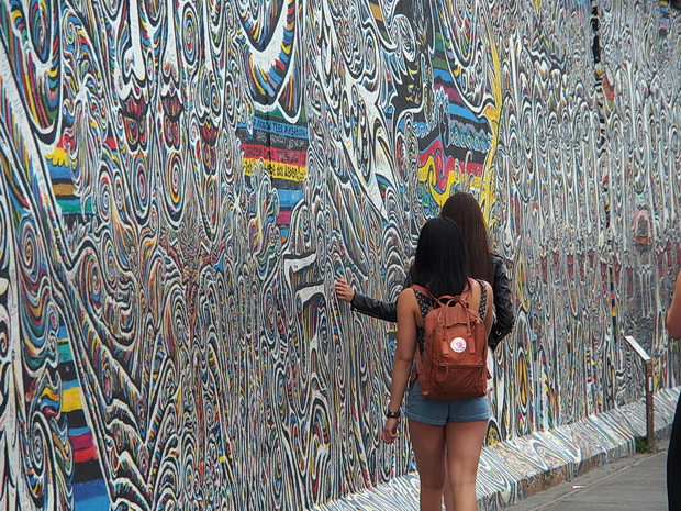 berlin-wall-graffiti-2014-17.jpg