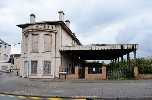 cardiff-bay-railway-station-01.jpg