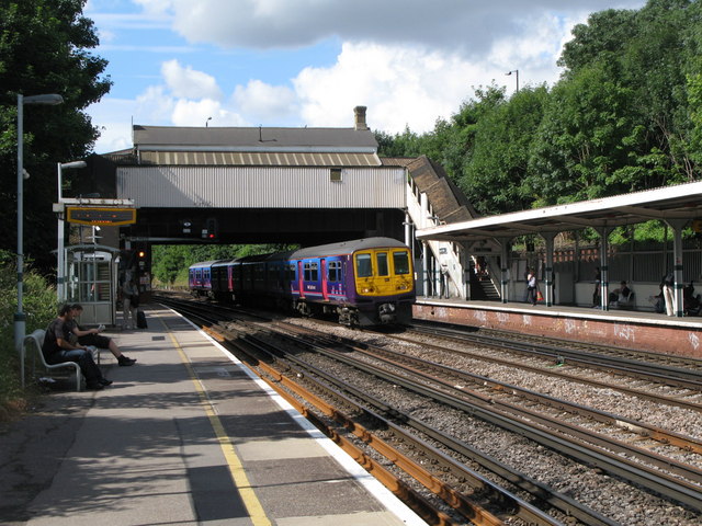 Honor_Oak_Park_railway_station_in_2008.jpg