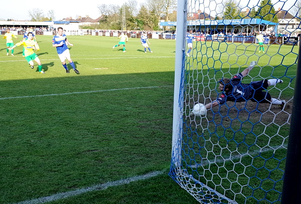 wealdstone-dulwich-hamlet-46.jpg