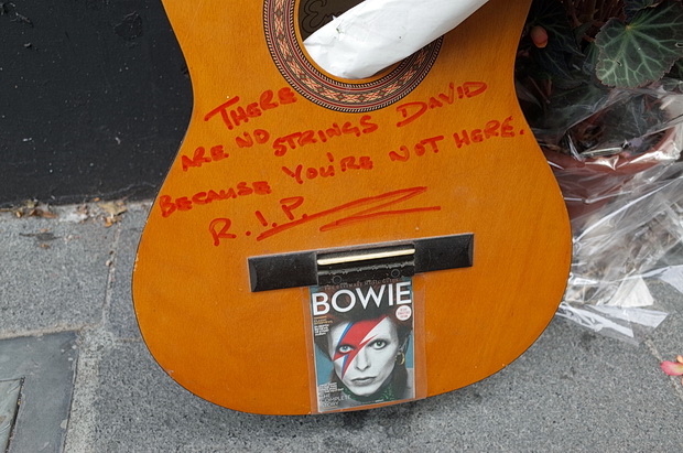 bowie-tributes-aug-2016-01.jpg