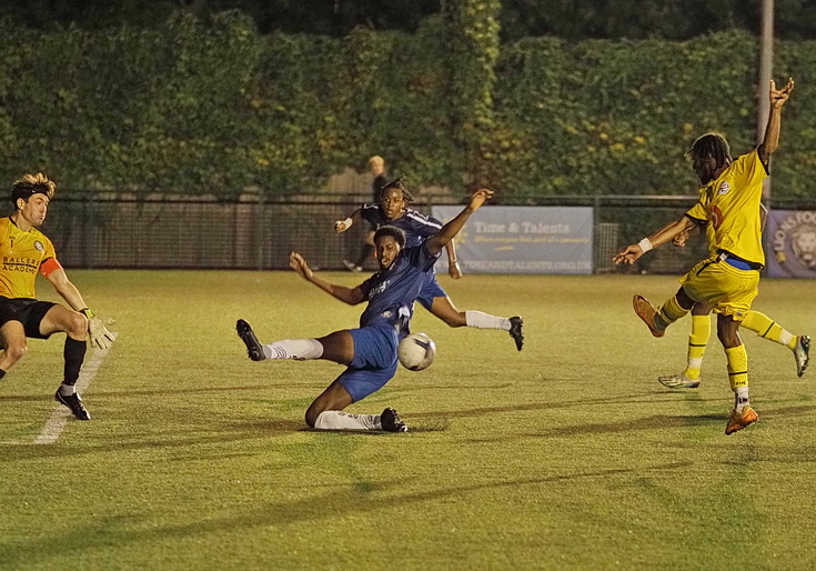 In photos: Five goal thriller at Peckham Town win 3-2 away at Bermondsey Town, Tues 10th Oct 2023