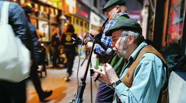 In photos: Irish band and audience dancing, Brixton Village, Sat 14th March 2020