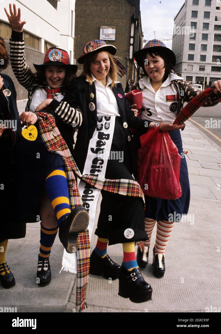 bay-city-rollers-fans-circa-1975-2GXC93F.jpg