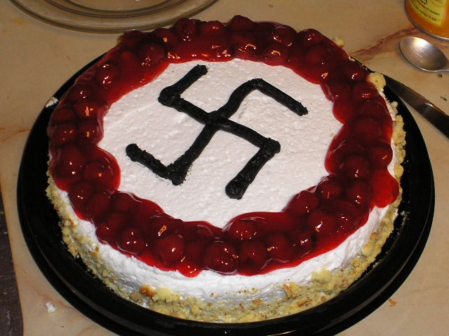 2009_04_20_hitler_cake.jpg