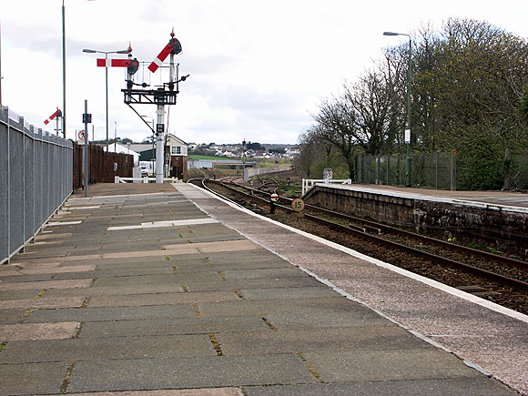 St Erth railway station, Cornwall  on the Great Western main line to Penzance  - photos and history