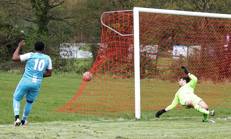 In photos: Peckham Town grind out a 1-1 draw against top of the table Halls AFC, Sat 6th Apr 2024