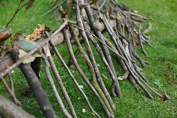 The temporary twig and branch sculptures of Ruskin Park - in photos