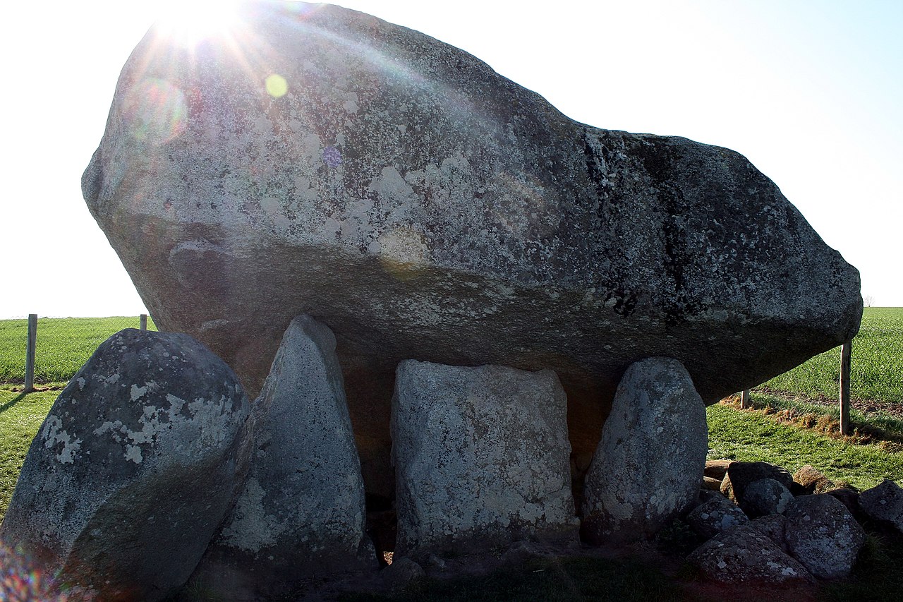 1280px-IMG_BrownshillDolmen.jpg