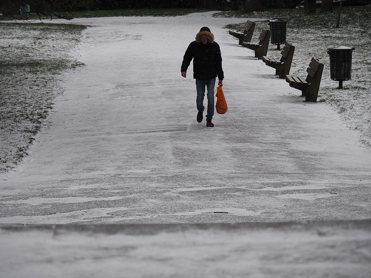 In photos: Ruskin Park on a cold, snowy afternoon