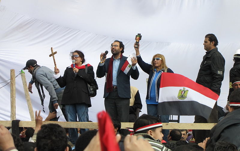 800px-Copts_praying_in_Tahrir.jpg