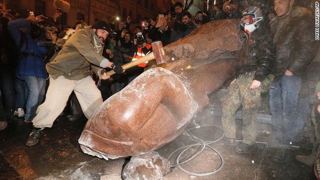 794708-Protesters-topple-Vladimir-Lenin-statue.jpg