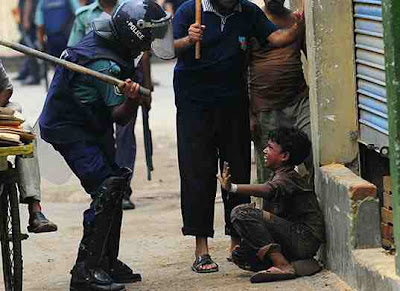 A-Bangladeshi-policeman-h-004.jpg