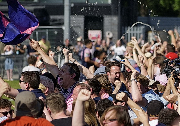 dulwich-hamlet-promotion-34.jpg