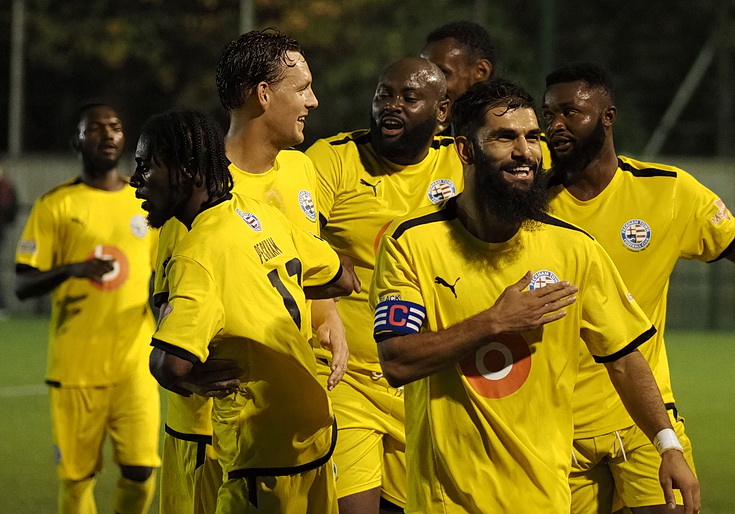 In photos: Five goal thriller at Peckham Town win 3-2 away at Bermondsey Town, Tues 10th Oct 2023