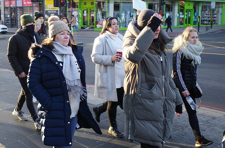 Handful of anti-lockdown protesters march through Brixton, Sat 9th Jan 2021