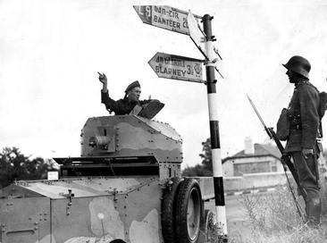 Irish_Army_Rolls-Royce_Armoured_Car_Co._Cork_1941.jpg