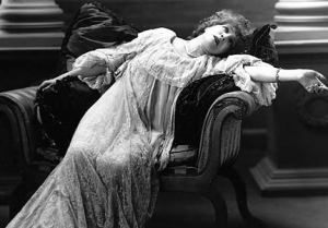 fw_fainting-victorian-lady1.jpg