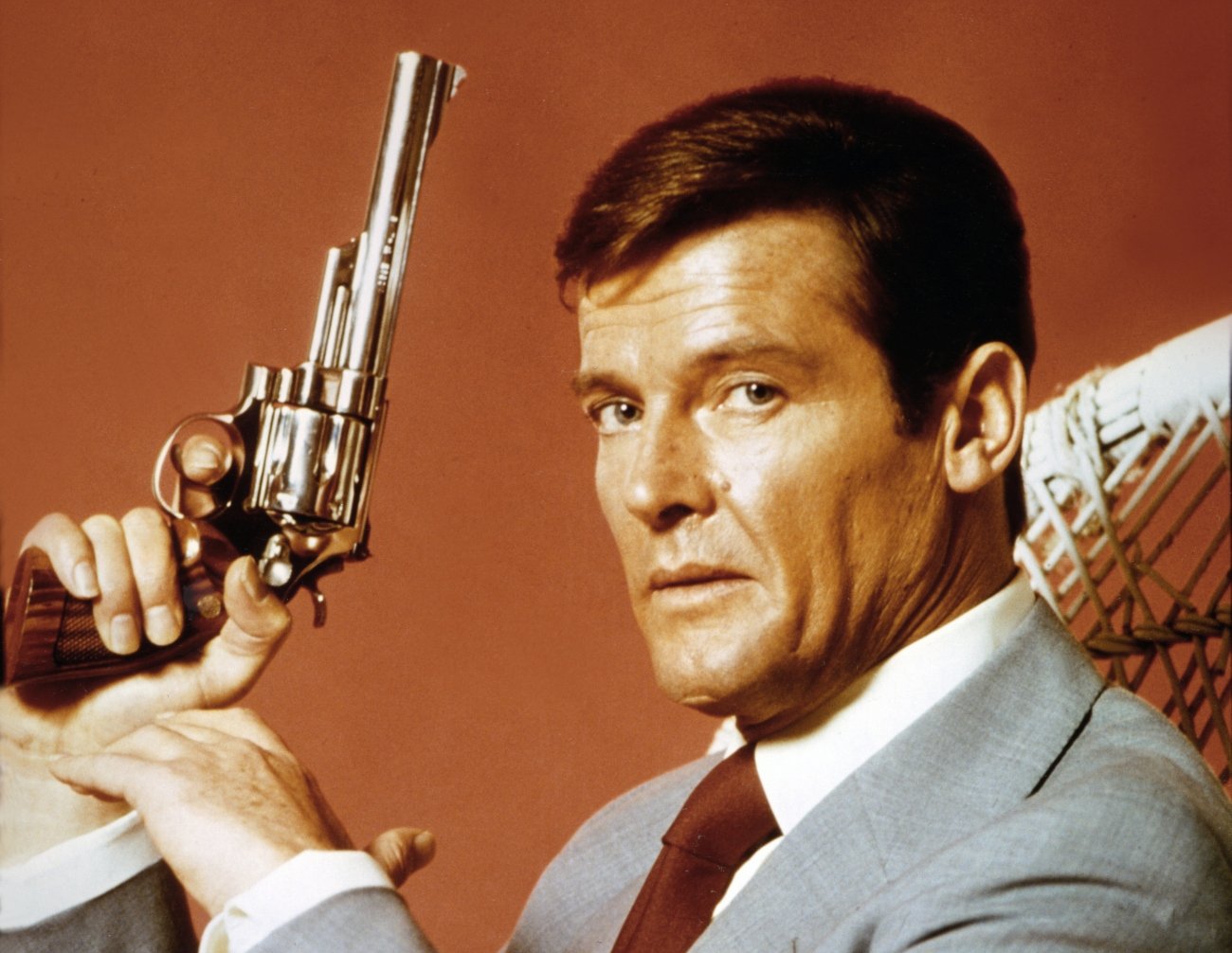 roger-moore-james-bond.jpg