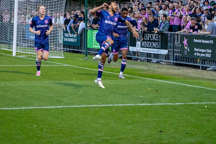 In photos: Last minute winner gives Dulwich Hamlet a 2-1 victory over Hendon. Weds, 14th Aug 2024