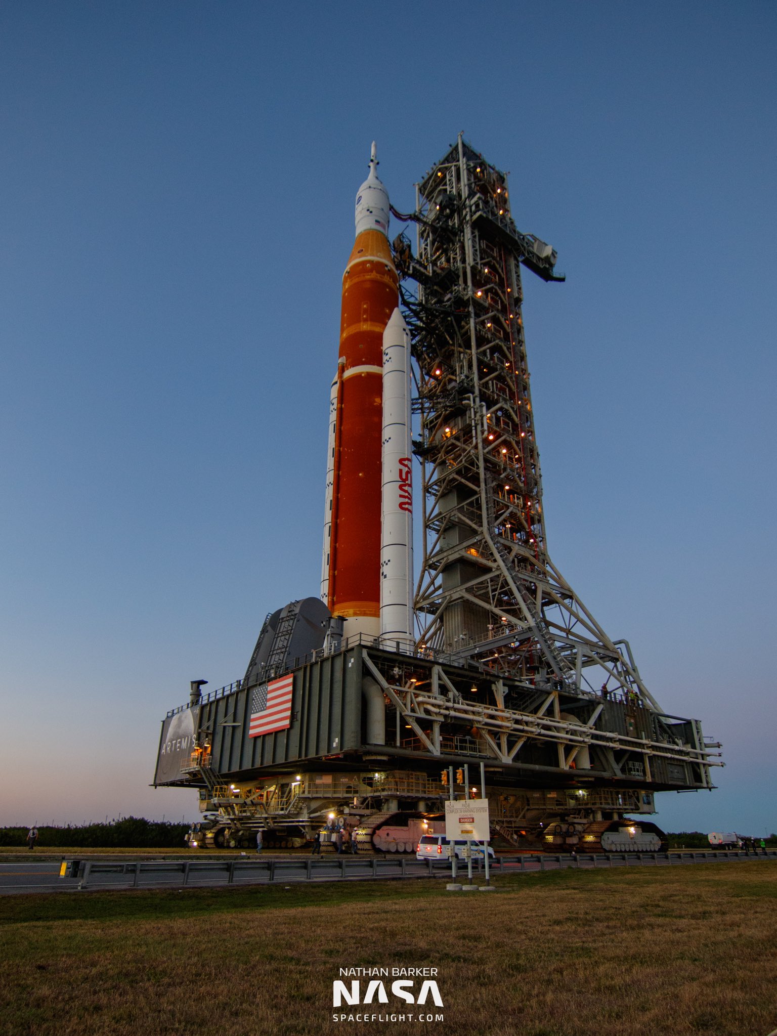 SLS/Artemis 1 rollout along the crawlerway.