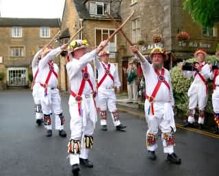 morris_dancers.jpg