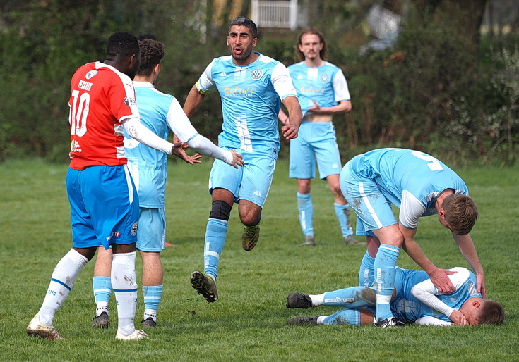 In photos: Peckham Town grind out a 1-1 draw against top of the table Halls AFC, Sat 6th Apr 2024